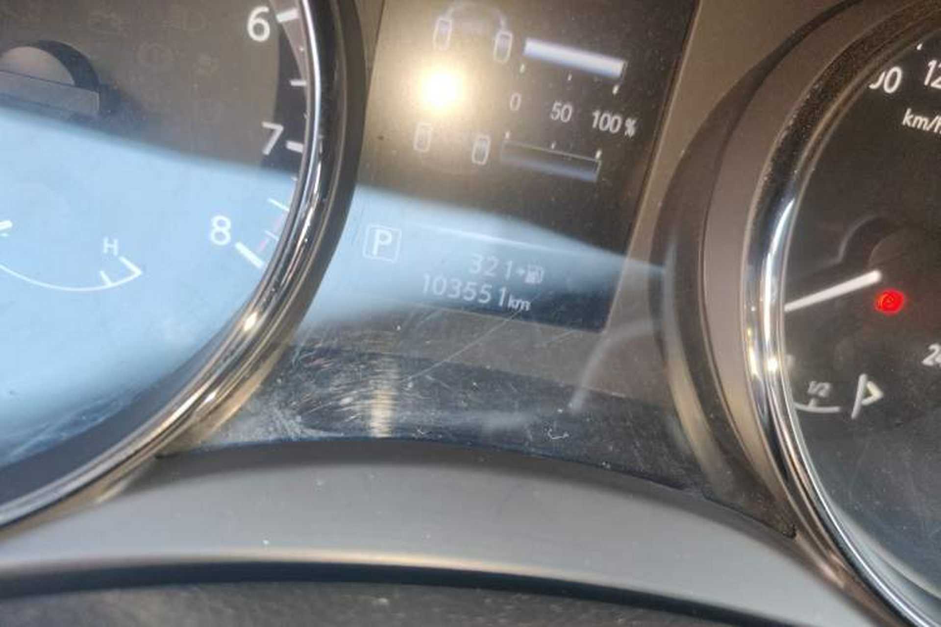 Used Nissan X-Trail 2017 2.5L CVT Leading Edition 4WD Odometer Close Up