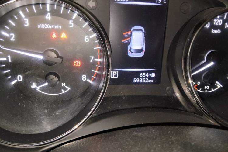 Used Nissan X-Trail 2017 2.0L CVT Comfort Edition 2WD Odometer Close Up
