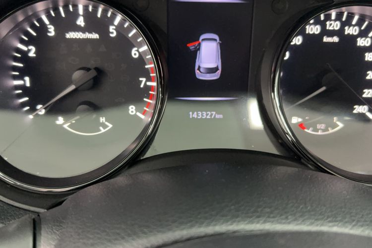 Used Nissan X-Trail 2017 2.5L CVT Luxury Edition 4WD Odometer Close Up