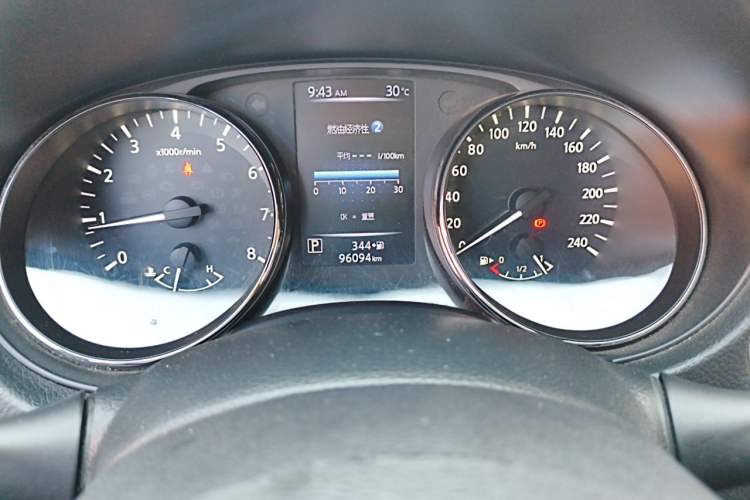 Used Nissan X-Trail 2017 2.5L CVT Leading Edition 4WD Odometer Close Up