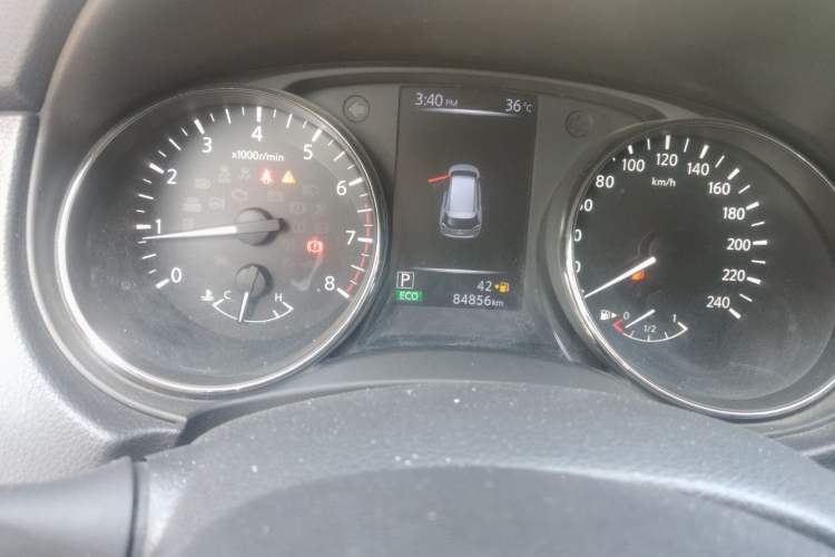 Used Nissan X-Trail 2017 2.0L CVT Comfort Edition 2WD Odometer Close Up