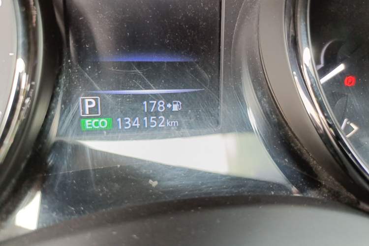 Used Nissan X-Trail 2017 2.5L CVT Luxury Edition 4WD Odometer Close Up