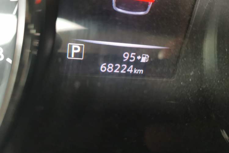 Used Nissan X-Trail 2017 2.5L CVT Luxury Edition 4WD Odometer Close Up