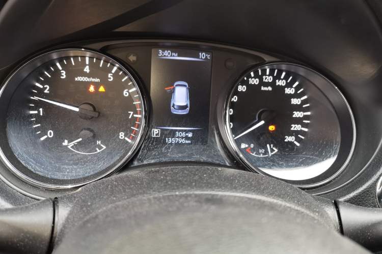 Used Nissan X-Trail 2017 2.5L CVT Luxury Edition 4WD Odometer Close Up