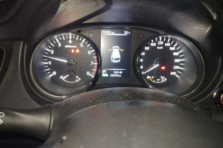 Used Nissan X-Trail 2017 2.5L CVT Luxury Edition 4WD Odometer Close Up