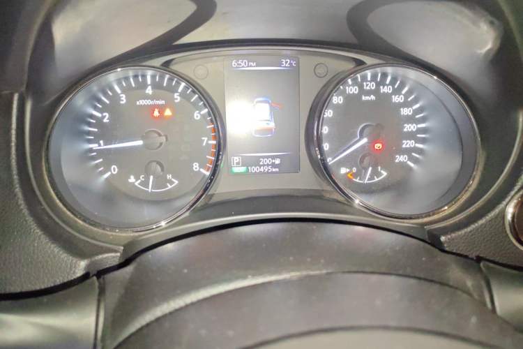 Used Nissan X-Trail 2017 2.5L CVT Leading Edition 4WD Odometer Close Up
