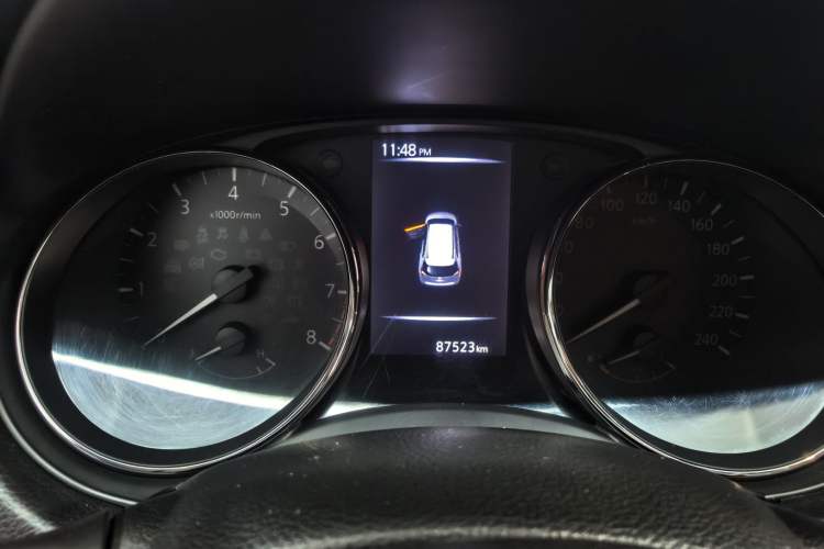 Used Nissan X-Trail 2017 2.0L CVT Comfort Edition 2WD Odometer Close Up