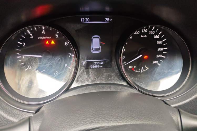 Used Nissan X-Trail 2017 2.5L CVT Leading Edition 4WD Odometer Close Up