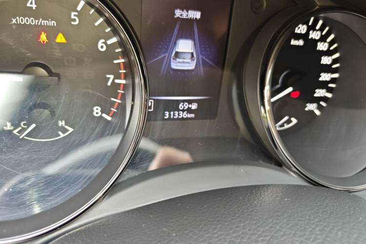 Used Nissan X-Trail 2017 2.5L CVT Luxury Edition 4WD Odometer Close Up