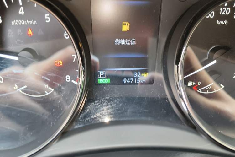 Used Nissan X-Trail 2017 2.0L CVT Comfort Edition 2WD Odometer Close Up