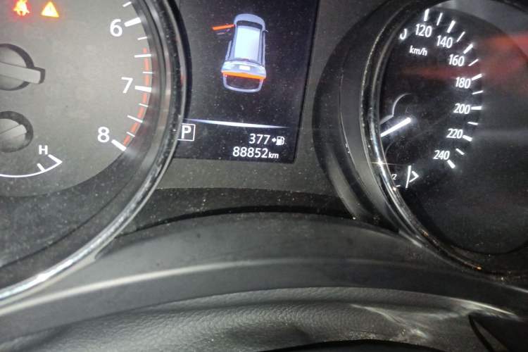 Used Nissan X-Trail 2017 2.0L CVT Comfort Edition 2WD Odometer Close Up