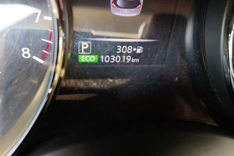 Used Nissan X-Trail 2017 2.5L CVT Luxury Edition 4WD Odometer Close Up