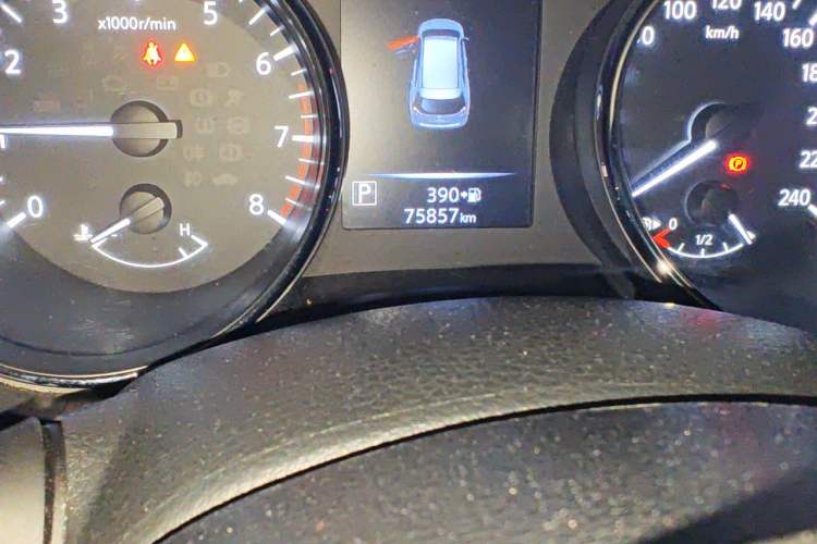 Used Nissan X-Trail 2017 2.5L CVT Luxury Edition 4WD Odometer Close Up