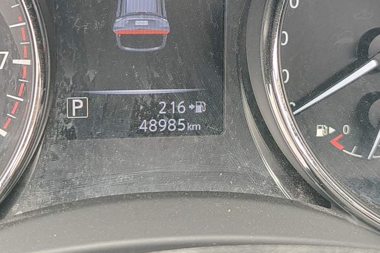 Used Nissan X-Trail 2017 2.0L CVT Comfort Edition 2WD Odometer Close Up