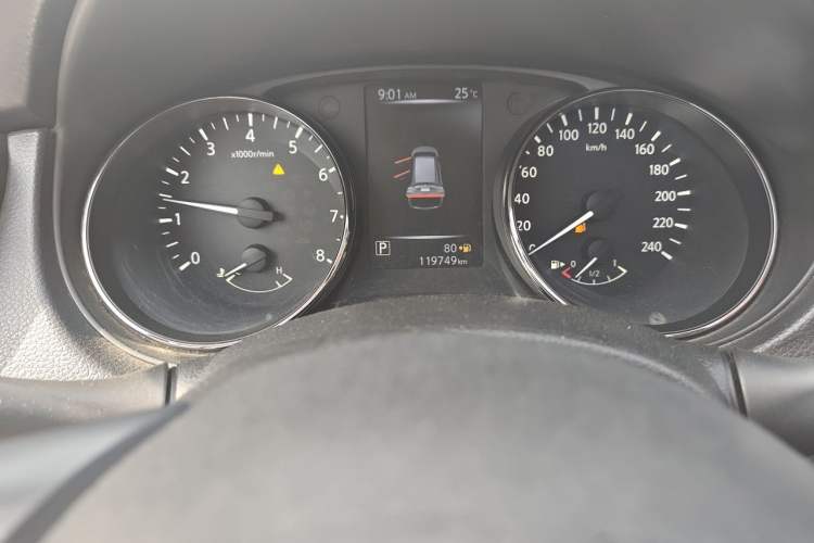 Used Nissan X-Trail 2017 2.0L CVT Comfort Edition 2WD Odometer Close Up