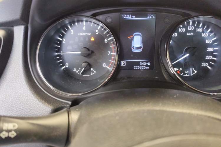 Used Nissan X-Trail 2017 2.0L CVT Comfort Edition 2WD Odometer Close Up