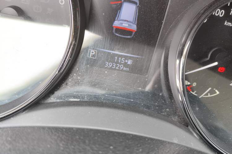 Used Nissan X-Trail 2017 2.5L CVT Leading Edition 4WD Odometer Close Up