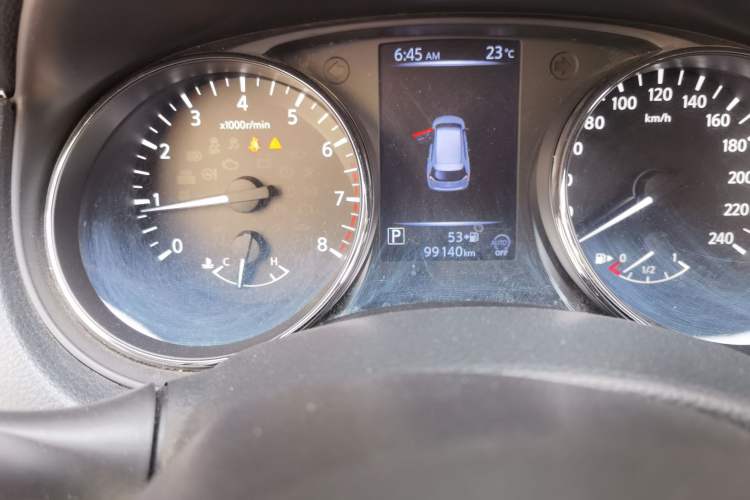 Used Nissan X-Trail 2017 2.5L CVT 7-Seater Leading Edition 4WD Odometer Close Up