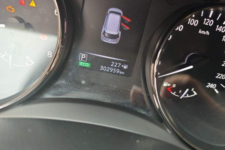 Used Nissan X-Trail 2017 2.0L CVT Comfort Edition 2WD Odometer Close Up