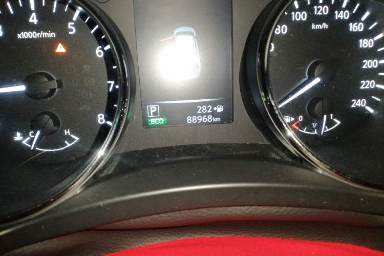 Used Nissan X-Trail 2017 2.0L CVT Comfort Edition 2WD Odometer Close Up