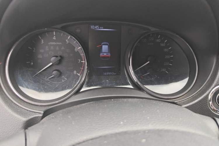 Used Nissan X-Trail 2017 2.0L CVT Comfort Edition 2WD Odometer Close Up