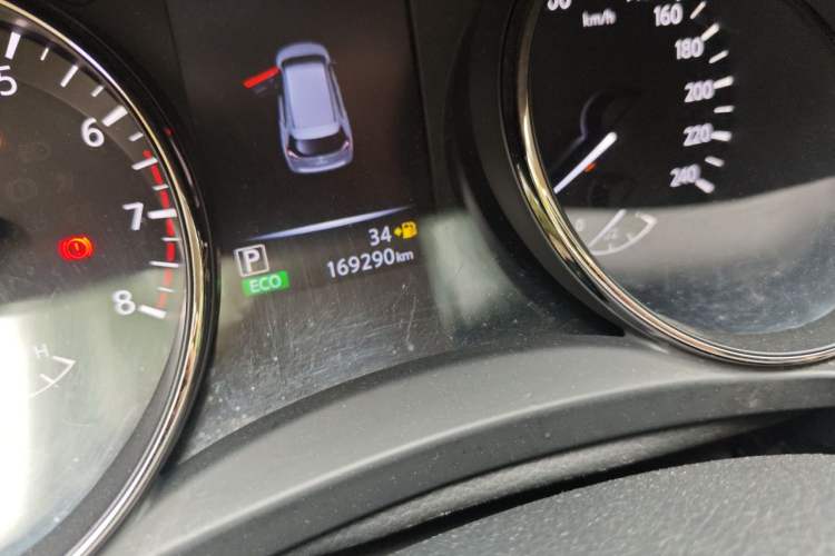 Used Nissan X-Trail 2017 2.0L CVT Comfort Edition 2WD Odometer Close Up