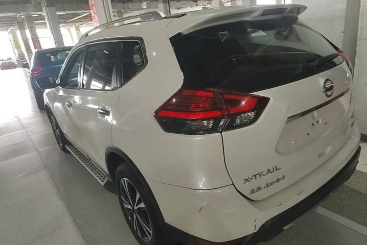 Used Nissan X-Trail 2017 2.5L CVT Luxury Edition 4WD Rear Left 45 Deg