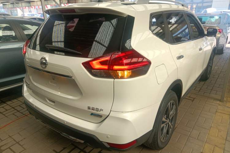 Used Nissan X-Trail 2017 2.5L CVT Luxury Edition 4WD Rear Right 45 Deg