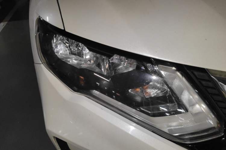 Used Nissan X-Trail 2017 2.5L CVT Luxury Edition 4WD Right Front Headlight
