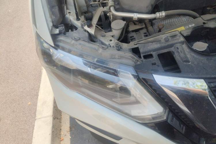 Used Nissan X-Trail 2017 2.5L CVT Luxury Edition 4WD Right Front Headlight