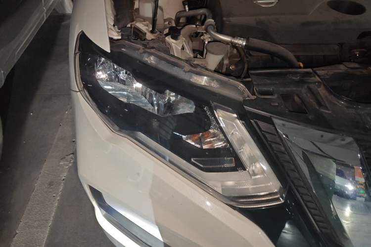 Used Nissan X-Trail 2017 2.0L CVT Comfort Edition 2WD Right Front Headlight