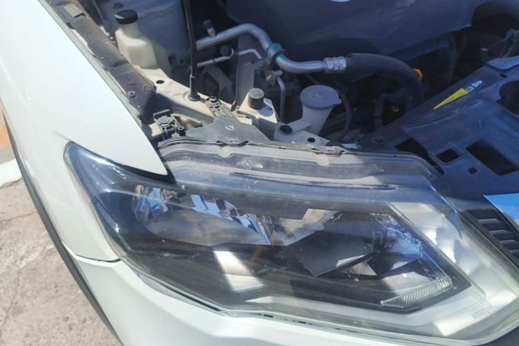 Used Nissan X-Trail 2017 2.0L CVT Comfort Edition 2WD Right Front Headlight