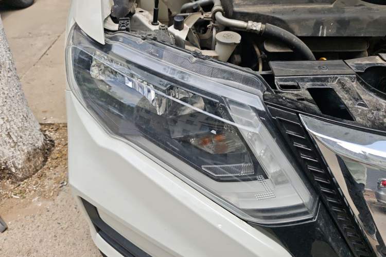 Used Nissan X-Trail 2017 2.0L CVT Comfort Edition 2WD Right Front Headlight