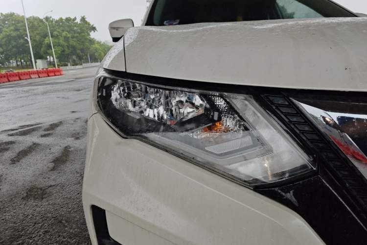 Used Nissan X-Trail 2017 2.0L CVT Comfort Edition 2WD Right Front Headlight