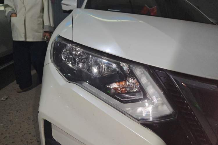 Used Nissan X-Trail 2017 2.0L CVT Comfort Edition 2WD Right Front Headlight