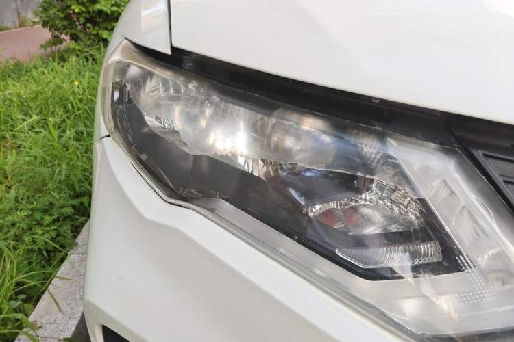 Used Nissan X-Trail 2017 2.0L CVT Comfort Edition 2WD Right Front Headlight