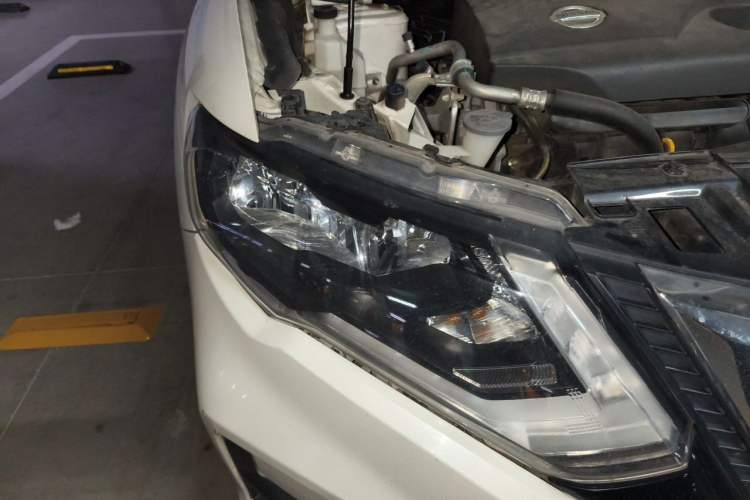 Used Nissan X-Trail 2017 2.0L CVT Comfort Edition 2WD Right Front Headlight