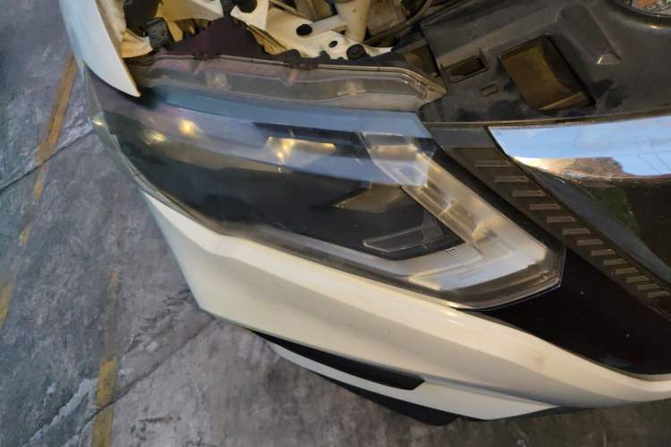 Used Nissan X-Trail 2017 2.0L CVT Comfort Edition 2WD Right Front Headlight