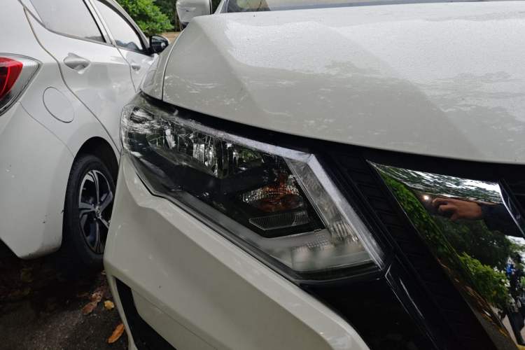 Used Nissan X-Trail 2017 2.0L CVT Comfort Edition 2WD Right Front Headlight