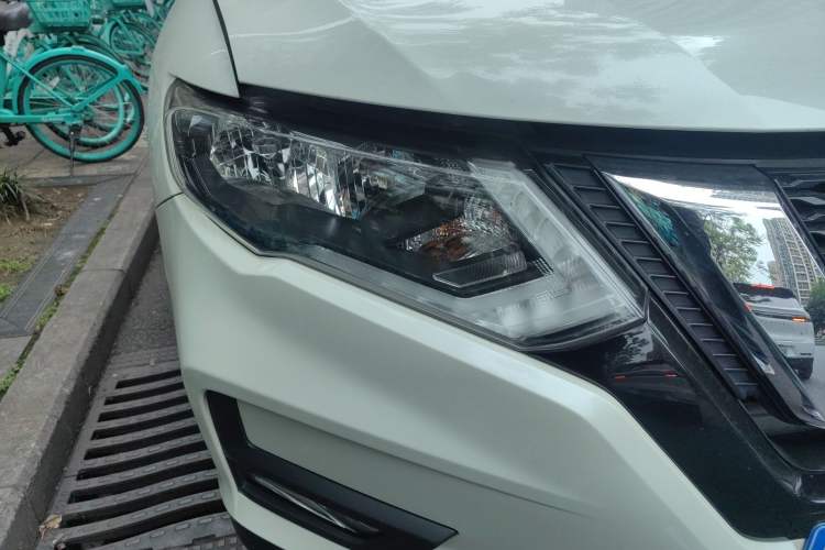 Used Nissan X-Trail 2017 2.5L CVT Luxury Edition 4WD Right Front Headlight
