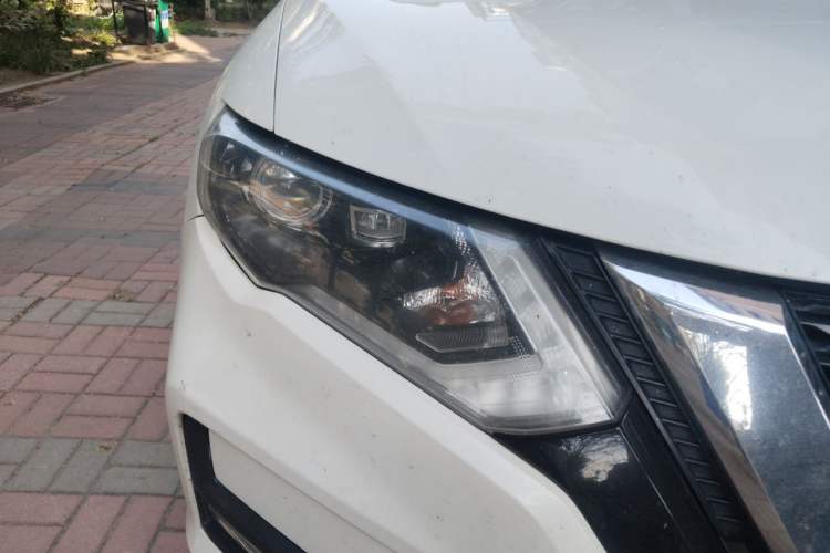 Used Nissan X-Trail 2017 2.5L CVT Luxury Edition 4WD Right Front Headlight