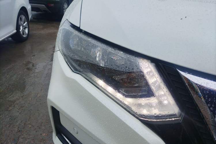 Used Nissan X-Trail 2017 2.0L CVT Comfort Edition 2WD Right Front Headlight
