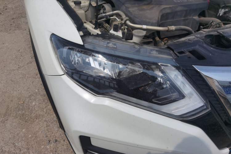 Used Nissan X-Trail 2017 2.5L CVT Luxury Edition 4WD Right Front Headlight