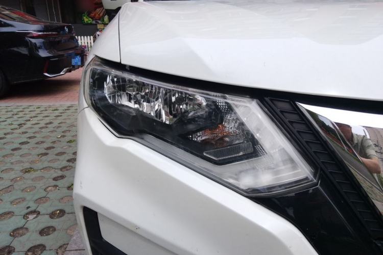 Used Nissan X-Trail 2017 2.0L CVT Comfort Edition 2WD Right Front Headlight
