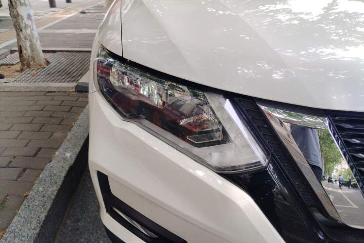 Used Nissan X-Trail 2017 2.5L CVT Luxury Edition 4WD Right Front Headlight