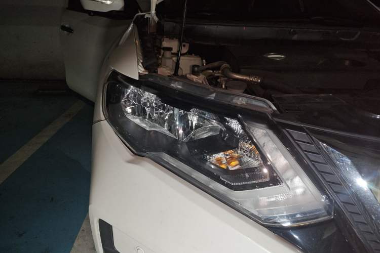 Used Nissan X-Trail 2017 2.0L CVT Comfort Edition 2WD Right Front Headlight