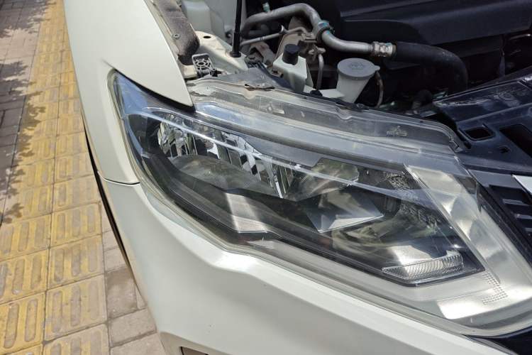 Used Nissan X-Trail 2017 2.0L CVT Comfort Edition 2WD Right Front Headlight