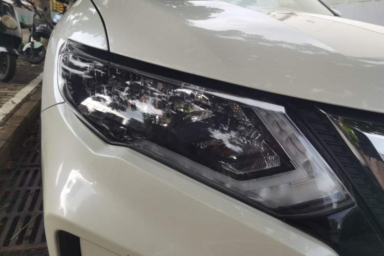 Used Nissan X-Trail 2017 2.0L CVT Comfort Edition 2WD Right Front Headlight