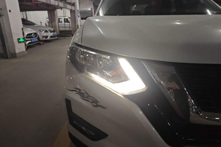 Used Nissan X-Trail 2017 2.0L CVT Comfort Edition 2WD Right Front Headlight