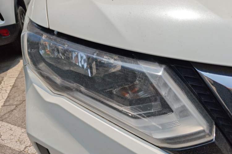Used Nissan X-Trail 2017 2.5L CVT Luxury Edition 4WD Right Front Headlight